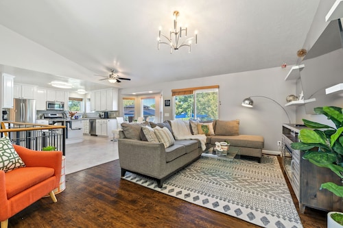 New Modern Suite with Hot Tub Salt Lake City Taylorsville