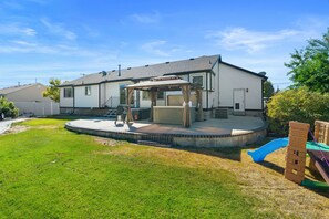 Property grounds - New Modern w Hot Tub | Salt Lake City | Taylorsville (Salt Lake City)