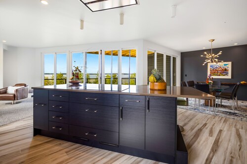 Luxury villa with inlet views, hot tub, decks, grill, balcony, fireplace, & W/D