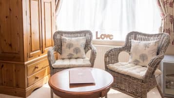 Family Single Room | Individually decorated, blackout drapes, iron/ironing board, free WiFi