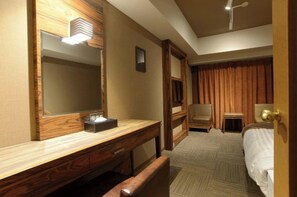 1 室のベッドルーム、デスク、アイロン / アイロン台、WiFi (無料)