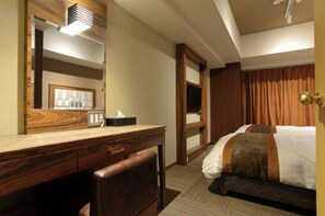 1 habitación, escritorio, tabla de planchar con plancha y wifi gratis 