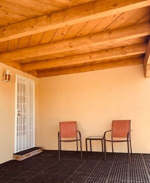 Terrace/patio - Private and spacious home near the Plaza with mountain views! (Santa Fe)