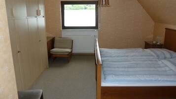 2 bedrooms, desk, travel crib, free WiFi
