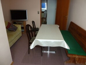 TV, lettore DVD, impianto stereo