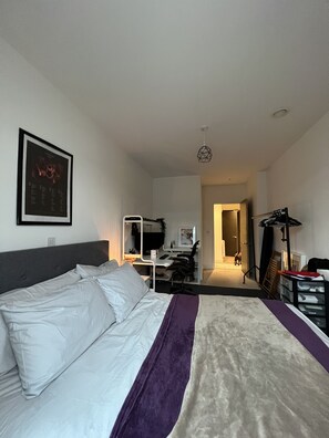 2 chambres, coffres-forts dans les chambres, bureau