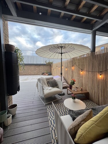 Beautiful West London Condo with Patio