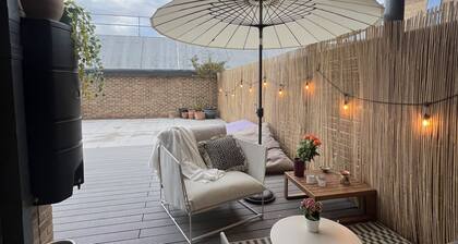 Beautiful West London Condo with Patio