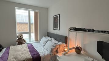 2 bedrooms, in-room safe, desk, iron/ironing board