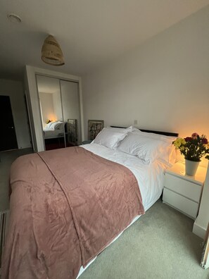 2 chambres, coffres-forts dans les chambres, bureau