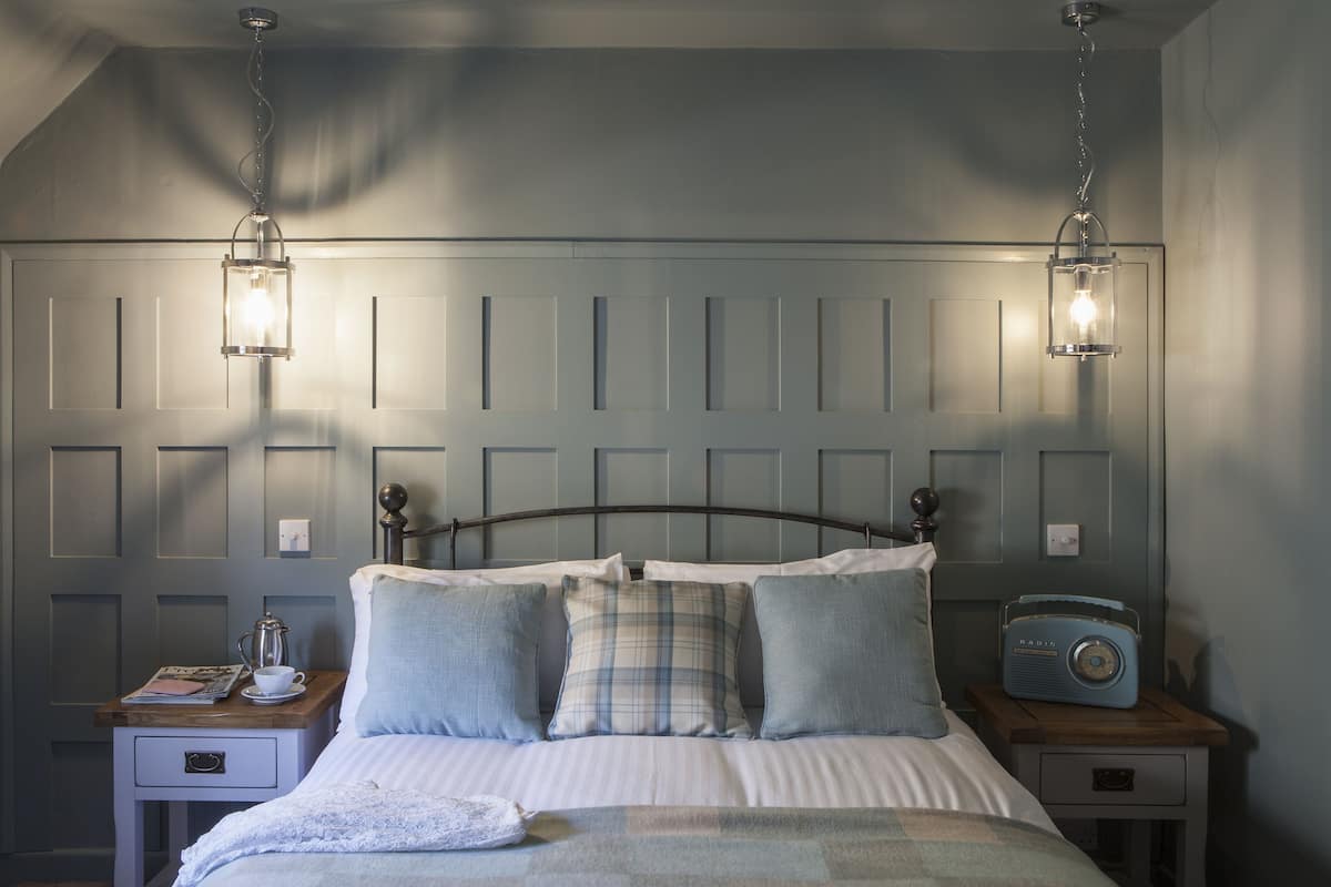 Double Room | Iron/ironing board (on request), WiFi (free), bed sheets