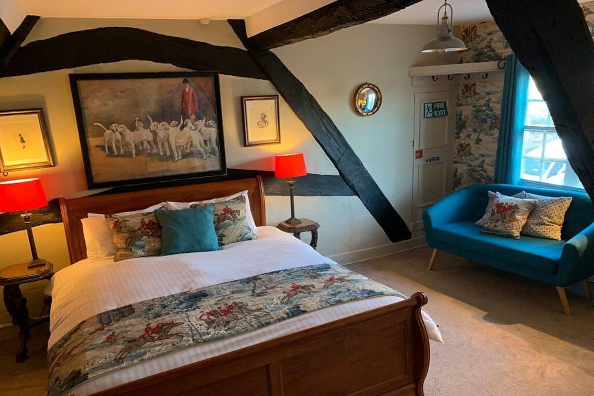 Deluxe Room | Iron/ironing board (on request), WiFi (free), bed sheets