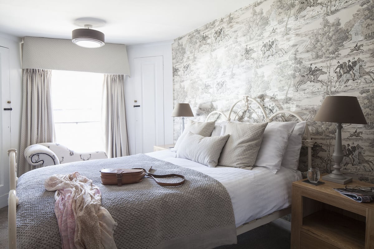 Classic Double Room | Iron/ironing board (on request), WiFi (free), bed sheets