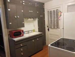 Fridge, oven, stovetop