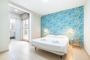 Iron/ironing board, free WiFi, bed sheets
