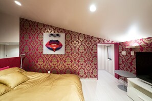 2 室のベッドルーム、デスク、WiFi (無料)、ベッドシーツ