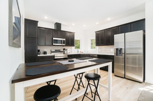 Secluded & contemporary cottage with a washer/dryer, central AC, & firepit