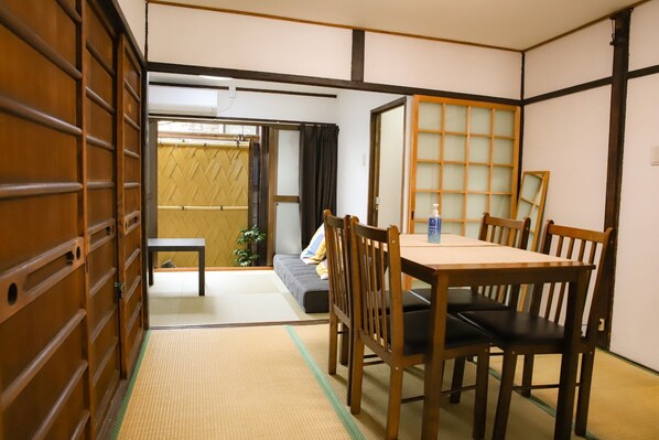 Dining - 15 min walk to Funaoka Onsen 1 min from Kurama st / Kamigyo-ku Kyōto (Kamigyo-ku)