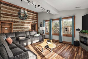 TV, peis og kontorer