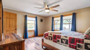 6 bedrooms, desk, iron/ironing board, WiFi