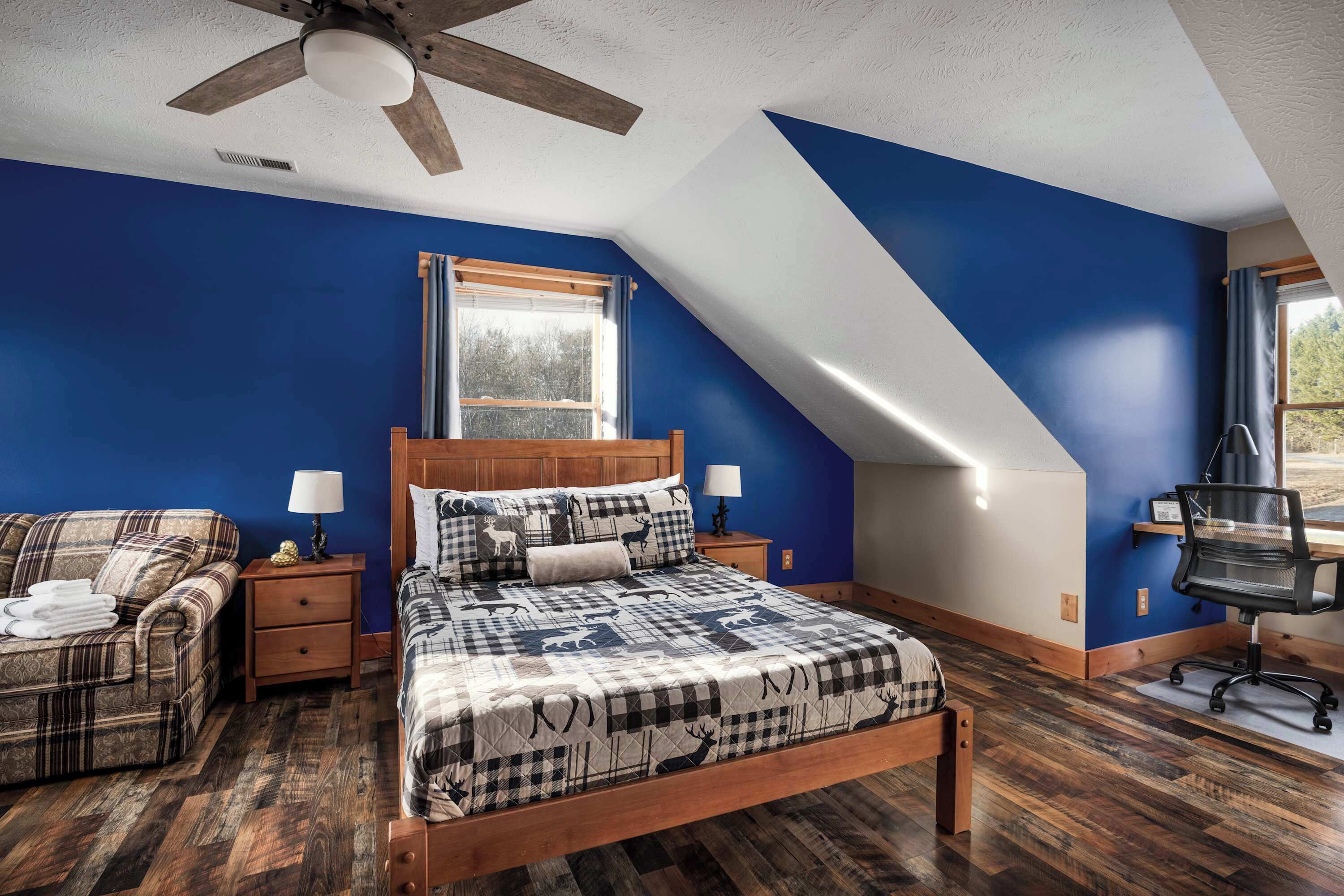 6 quartos, escrivaninha, ferros/tábuas de passar roupa, Wi-Fi