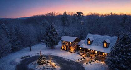 The Royal Cabin | Private Getaway w/ Hot Tub