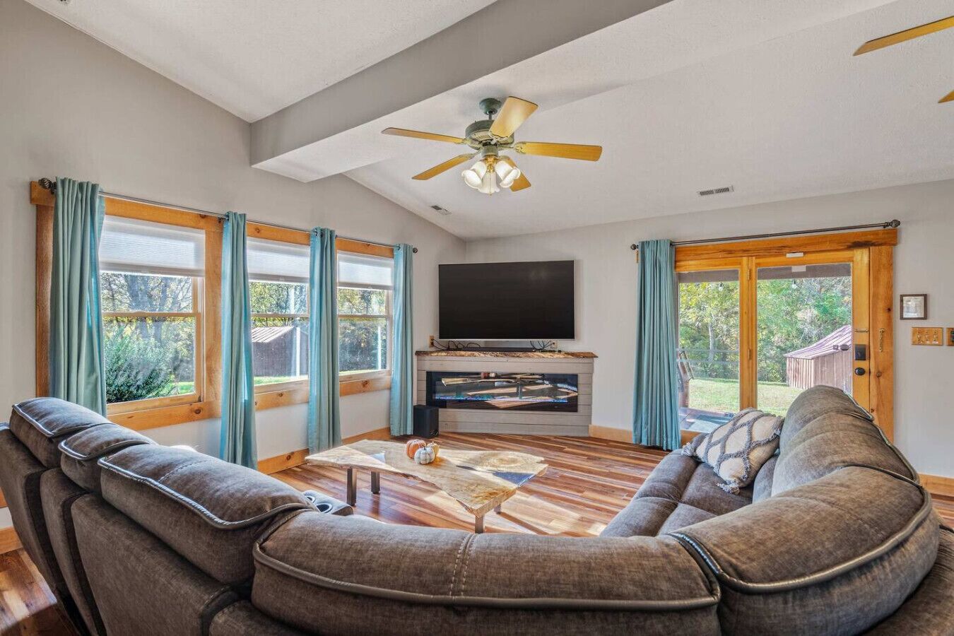 TV, fireplace, offices