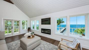 Smart TV, fireplace, stereo