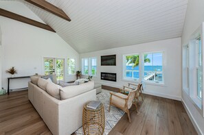 Smart TV, fireplace, stereo