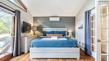 3 bedrooms, desk, iron/ironing board, travel cot