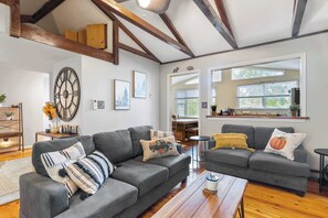 Fernseher, Kamin, Arbeitsbereiche