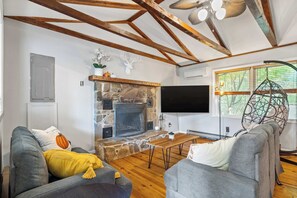 TV, fireplace, offices