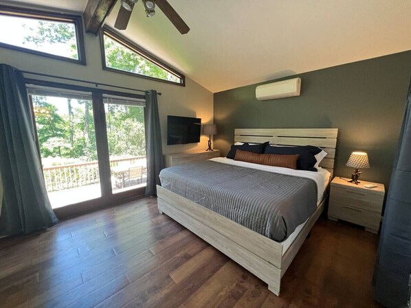 3 chambres, bureau, fer et planche à repasser, lit parapluie