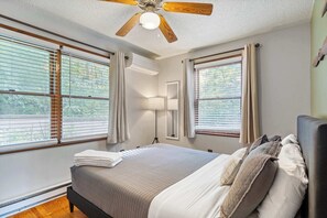 3 Schlafzimmer, Schreibtisch, Bügeleisen/Bügelbrett, Reisekinderbett