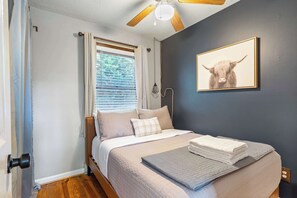 3 habitaciones, tabla de planchar con plancha, cuna de viaje y wifi