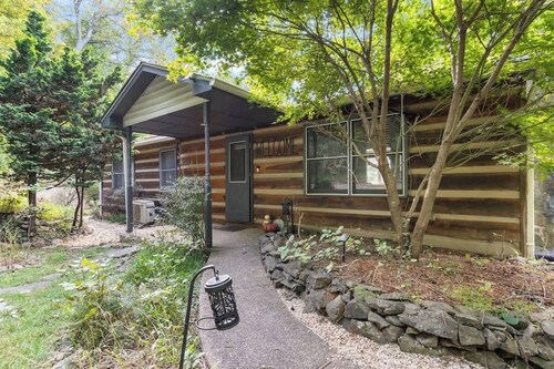 Skyland Hideaway | Mountain Cabin w/ Hot Tub