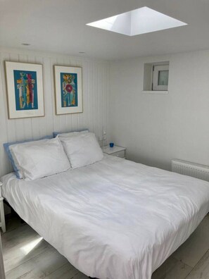 2 bedrooms, bed sheets