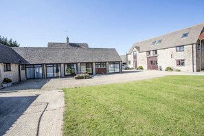 Exterior - Thames Cottage, nr Cotswold Water Park/Cirencester! (Poole Keynes)