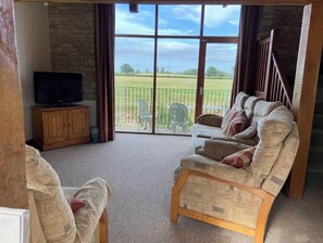 Smart TV - Thames Cottage, nr Cotswold Water Park/Cirencester! (Poole Keynes)