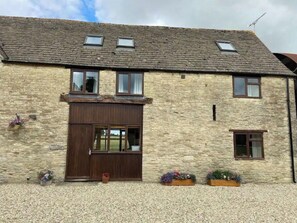 Exterior - Thames Cottage, nr Cotswold Water Park/Cirencester! (Poole Keynes)