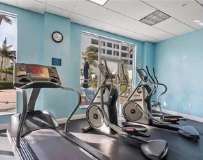 Fitness facility - Cozy Two Bedroom Retreat by the Sea (Hollywood)