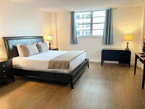 2 Schlafzimmer, Schreibtisch, Bügeleisen/Bügelbrett, WLAN
