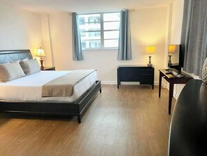 2 bedrooms, desk, iron/ironing board, WiFi - Cozy Two Bedroom Retreat by the Sea (Hollywood)