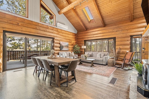 Smart-TV, Kamin, Videospiele