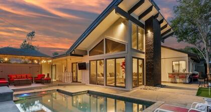 Majestic 4BR/2.5B Home with Mini Golf, Pool, & Billiards