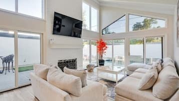 TV, fireplace, offices