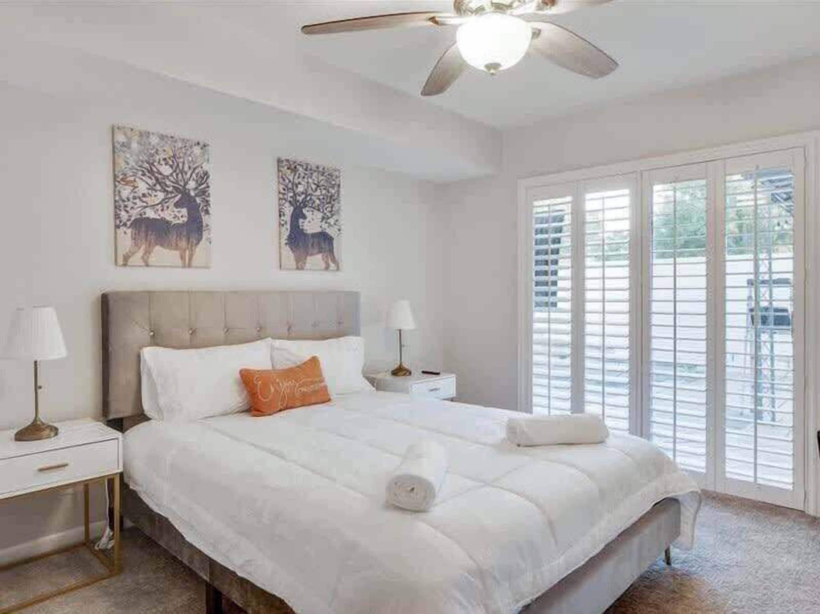 4 Schlafzimmer, Schreibtisch, Bügeleisen/Bügelbrett, Reisekinderbett