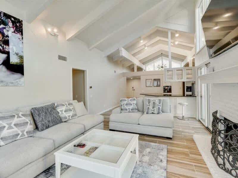 TV, caminetto, studio