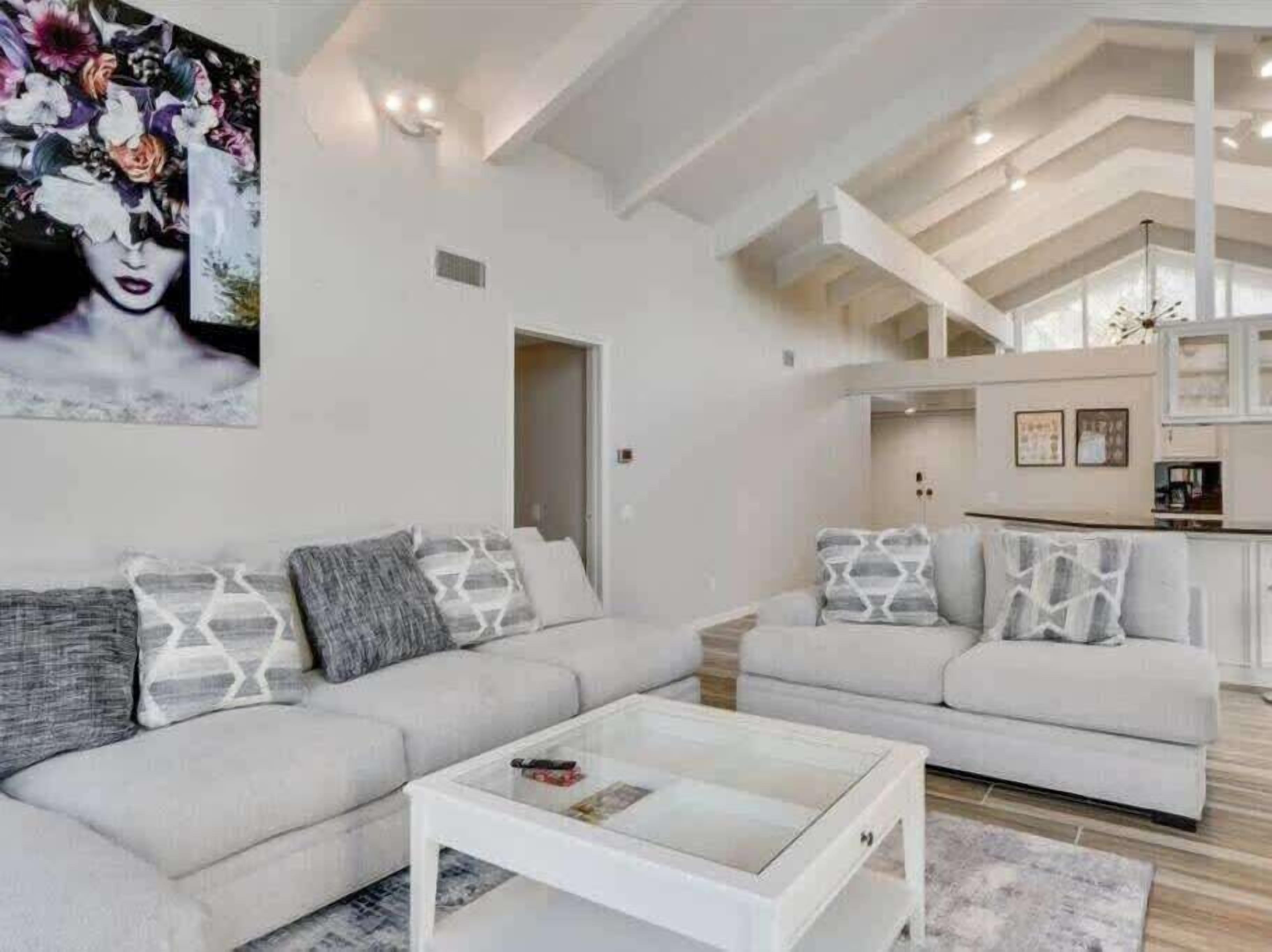 TV, fireplace, offices