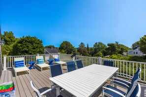 Outdoor dining - Red Door Retreat in Chatham (Chatham)
